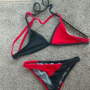 Jolyn Black/Red contrast set
